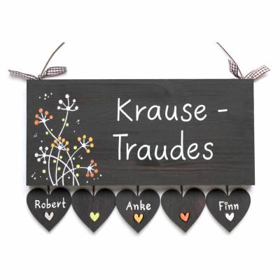 Personalisiertes Holzschild Familie – Türschild mit Herzanhänger & Wunschname – Handgemachtes Namensschild, wetterfest, individuelles Hochzeitsgeschenk / Familiengeschenk