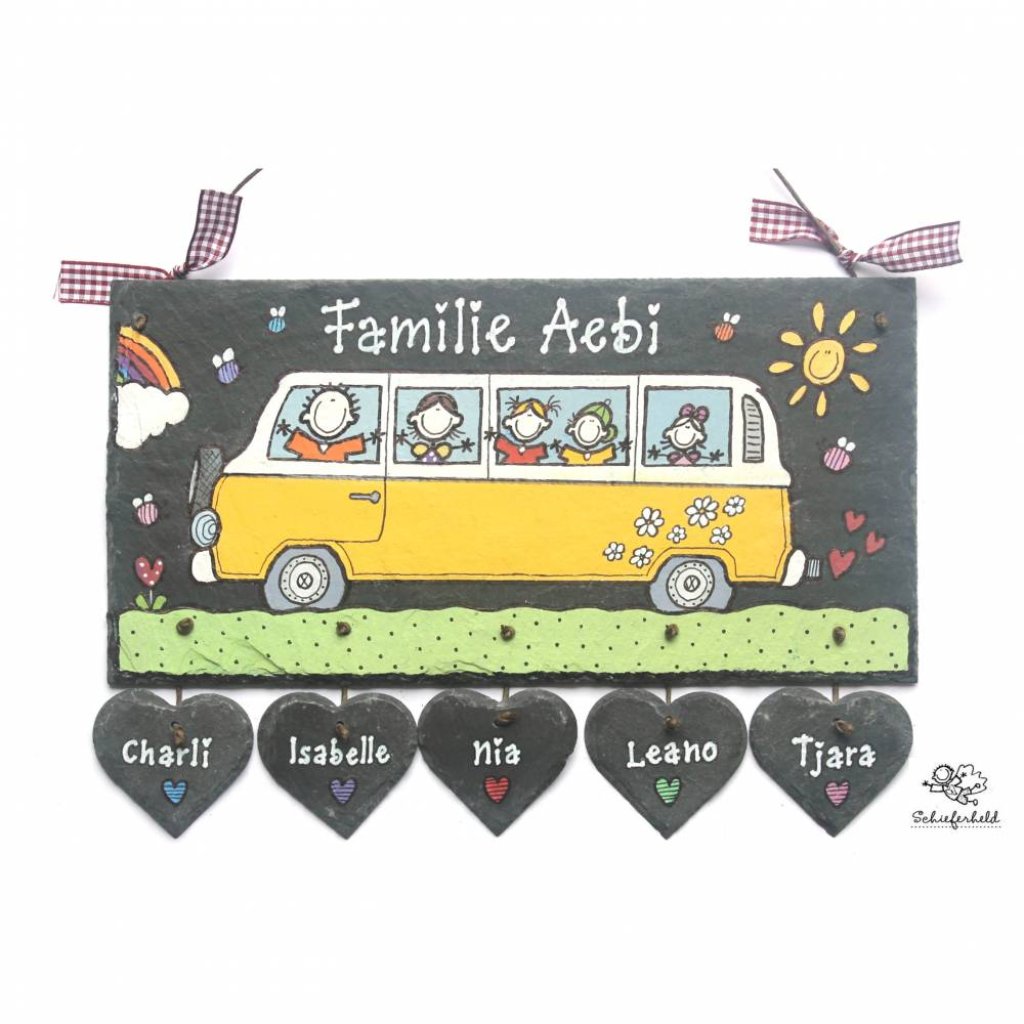 Personalisiertes Schiefer Türschild Familie – Handgemachtes Namensschild mit Herzanhängern, wetterfest & individuell gestaltet Bild 1