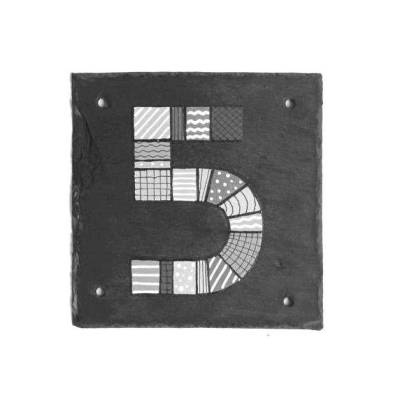 Graue Hausnummer aus Schiefer personalisiert – Exklusive Designer-Hausnummer im Patchwork-Look