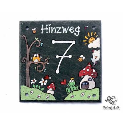 Schiefertafel Hausnummer Eule mit Herz – handbemalt, individuell & personalisiert – Unikat aus Schiefer, exklusives Einzugsgeschenk