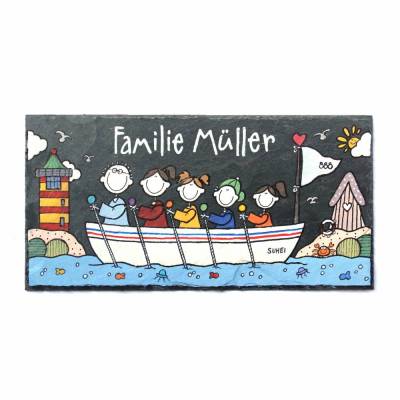 Türschild Familie aus Schiefer – Maritimes, personalisiertes Familienschild mit Boot & Figuren, wetterfest & handgemalt, dekoratives Haustürschild