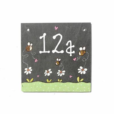 Türschild Hausnummer Schiefertafel handbemalt mit Blümchen & Biene – personalisiert & wetterfest
