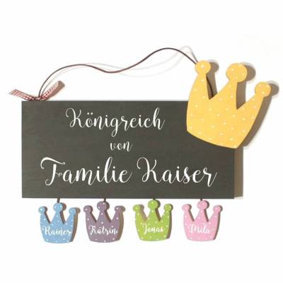exklusives Hauseingangsschild für Familien, dekoratives Haustürschild mit Name personalisiert, einzigartiges Holzschild mit Kronen - individuell, kreativ, exklusiv & wetterfest
