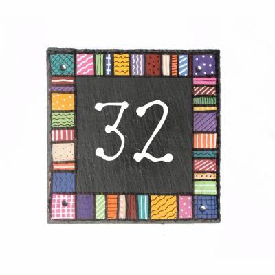 Wetterfeste Hausnummer Schiefer – Personalisiertes Designer-Hausnummernschild, handgemalt & exklusiv, individuelles Einzugsgeschenk