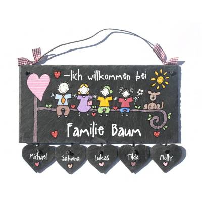 Personalisiertes Schiefertürschild Familie – handgefertigtes Haustürschild mit Namen & Herzanhängern, individuelles Willkommensschild
