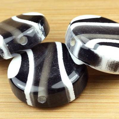 Acrylperlen, flach, schwarz mit weiß, 30mm, 2 Stück