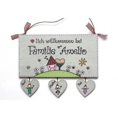 Edles Haustürschild für Familien mit Name personalisiert, graues Willkommensschild aus Holz mit Herzanhänger, individuelles Familiengeschenk für das Zuhause