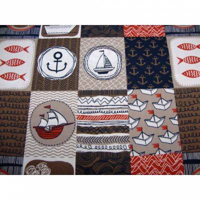 Brauner Baumwollstoff mit maritimen Patches – Meterware für Taschen, Patchwork & Deko nähen