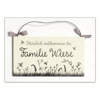 Willkommensschild aus Holz mit Blumenwiese mit Name personalisiert, Haustürschild Familie, Geschenk für Freunde