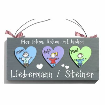 Personalisiertes Geschenk für Familien. Türschild aus Holz mit Herzen, Namen und Figuren personalisiert, individuelles Haustürschild, ausgefallenes Familienschild / Holzschild