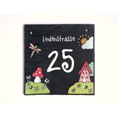 Bunte Hausnummer aus Schiefer – Personalisiertes, handbemaltes Hausnummernschild mit Straßenname und Zahl, einzigartiges Einzugsgeschenk