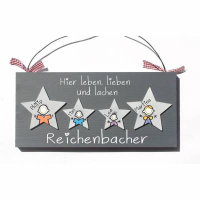 Türschild aus Holz für Familien mit Namen und Figuren auf Sternen personalisiert, individuelles Holzschild, einzigartiges Haustürschild, einmaliges Familienschild, wetterfest & dekorativ