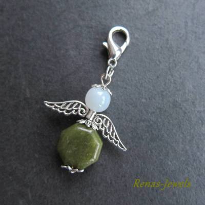 Schutzengel Anhänger aus Jade in Grün & Weiß mit Silber – Schutzengelanhänger mit Karabiner