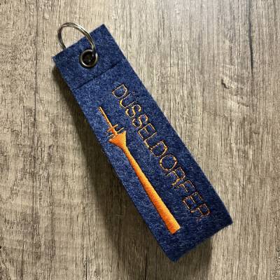 Anhänger mit Rheinturm und Schriftzug Düsseldorf / Schlüsselanhänger aus Wollfilz