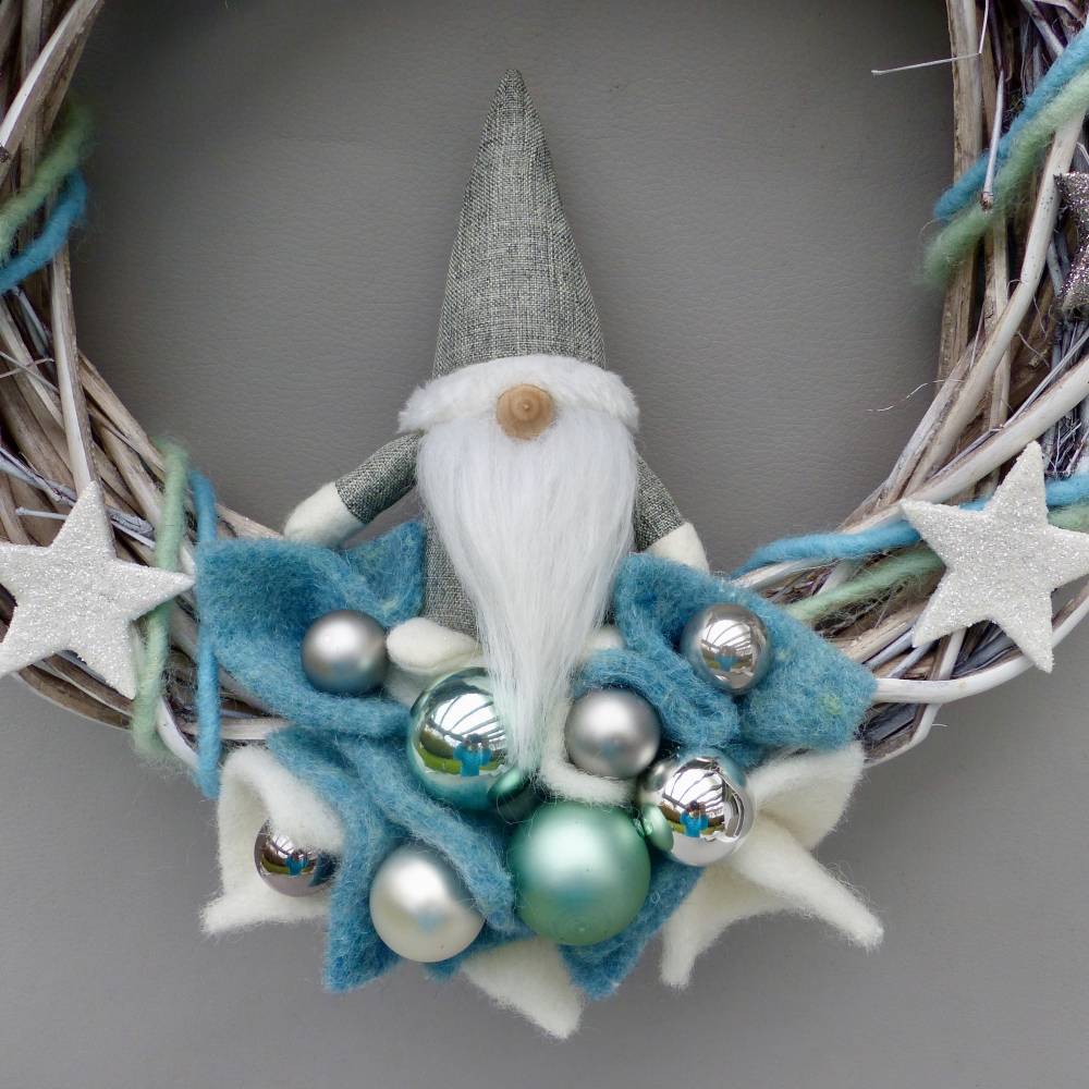 Türkranz aus Weide, Winterkranz, Deko-Kranz für den Winter, Adventskranz mit Wichtel Bild 3