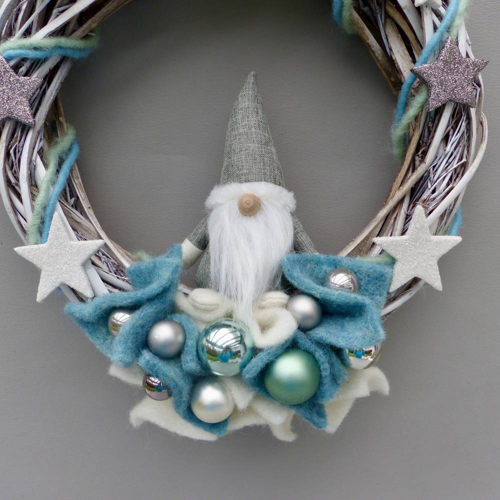 Türkranz aus Weide, Winterkranz, Deko-Kranz für den Winter, Adventskranz mit Wichtel Bild 4