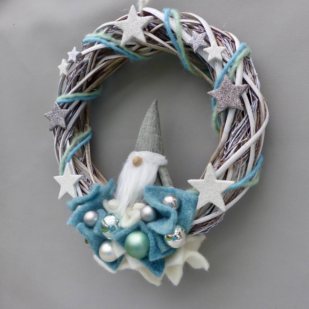 Türkranz aus Weide, Winterkranz, Deko-Kranz für den Winter, Adventskranz mit Wichtel Bild 8