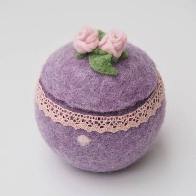 * SCHMUCKDÖSCHEN *RINGDOSE HOCHZEIT * AUFBEWAHRUNG * HANDGEARBEITET * FILZDÖSCHEN * ROMANTIK *  100 % WOLLE * CA 8,5 CM