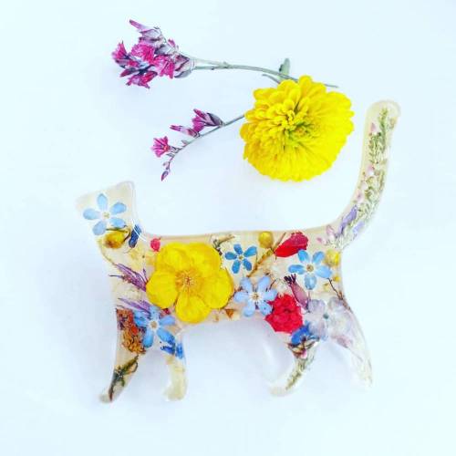 Brosche blumige Katze