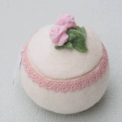 * SCHMUCKDÖSCHEN *RINGDOSE HOCHZEIT * AUFBEWAHRUNG * HANDGEARBEITET * FILZDÖSCHEN * ROMANTIK *  100 % WOLLE * CA 8 CM