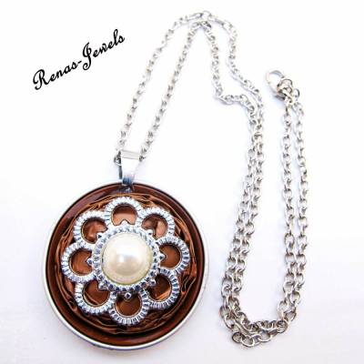 Kurze Halskette mit Upcycling Anhänger braun Blume cremeweiß silberfarben