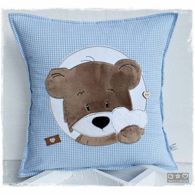 Kissen 40cmx40cm, hellblau/weiß kariert mit Doodlestickerei 'Button Bärenkopf', Wunschname