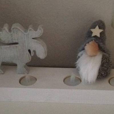 Deko zur Weihnachtszeit mit Elchen und Wichteln