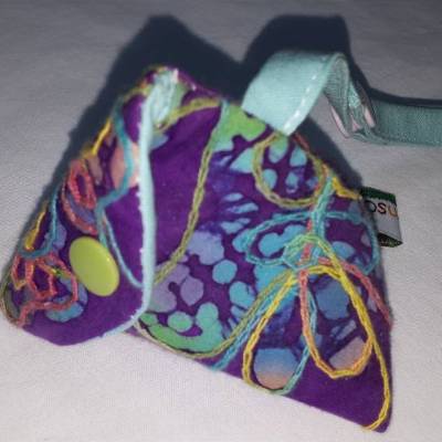 Schnullertasche mit Druckknopf, Pyramidentasche