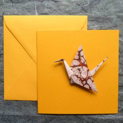 Minimalistische Glückwunschkarte mit Origami Kranich
