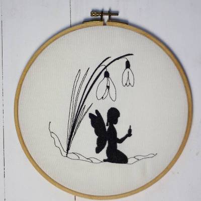 Stickdatei Schneeglöckchen mit Elfe