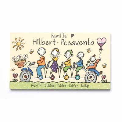 Personalisiertes Holztürschild Familie – Geschenk zum Einzug, Hochzeit & Geburt, wetterfest, handgemacht, mit Namen & Figuren auf Fahrrad, einmaliges Haustürschild, individuelles Familiengeschenk