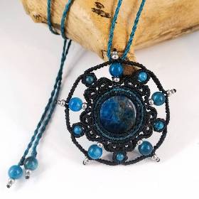 Makramee-Mandala-Halskette mit Apatit und Edelstahl