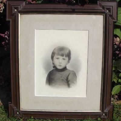Vintage Bilderrahmen mit altem Bild eines Kindes