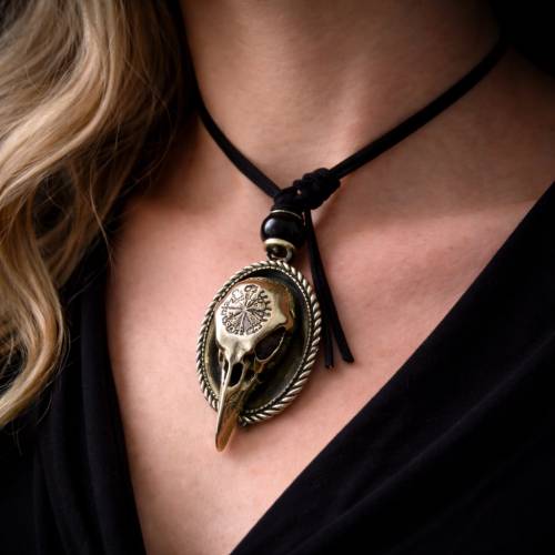 Steampunk Halskette aus Velourleder mit Rabenschädel & Ornament – kurze oder lange Kette im Vintage-Look