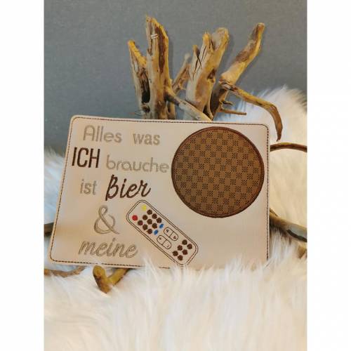 Alles was ich brauche ist Bier, ITH Stickdatei Mug Rug ab 10x10