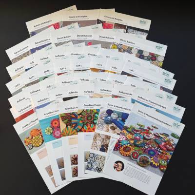 Komplettpaket Anleitungen: 47 Faltblätter zur Zwirn- und Posamentenknopfmacherei