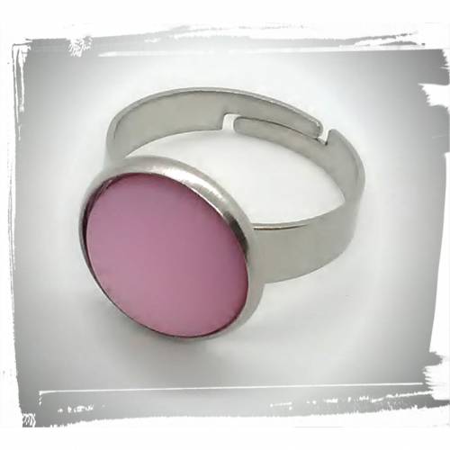 Ring aus Edelstahl mit einem rosa Polaris Cabochon, verstellbar, 12 mm,