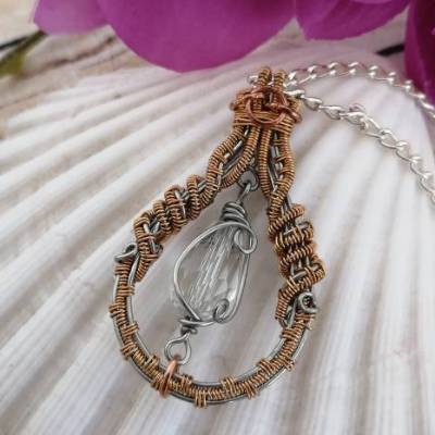 Drahtschmuck Anhänger mit Facettenperlen in Tropfenform  / Elfen Träne 