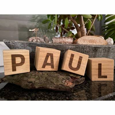 Buchstaben und Zahlen: Würfel aus Holz zur Geburt, Taufe oder Dekoration