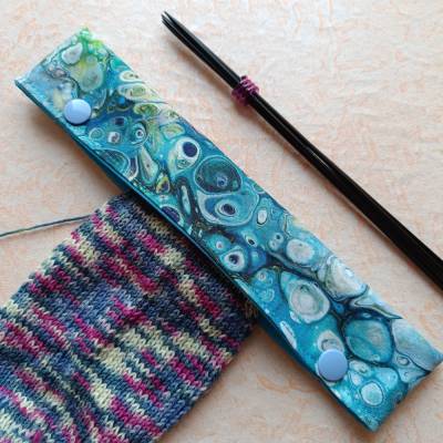 Nadelgarage, Nadelsafe, Nadelspiel Garage, Nadelspiel Safe, Nadeltasche für 20 cm lange Sockennadeln, mit Batikmuster