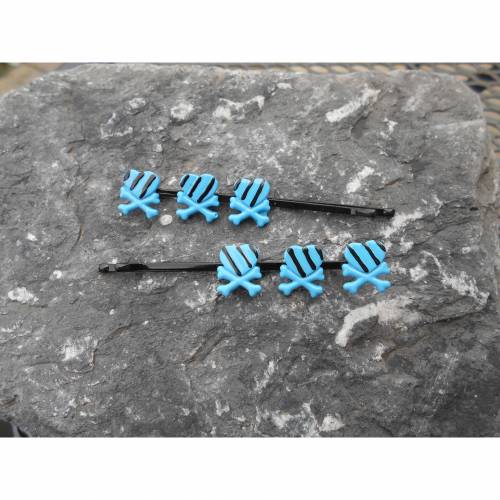 Herzen mit Knochen blau gestreift Haarschmuck  Haarklammern gothic 