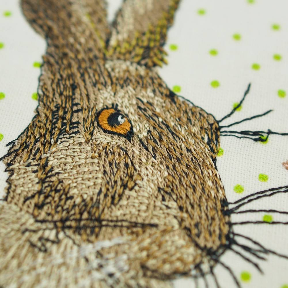 Stickdatei Hase mit Wildblumenkranz Bild 2