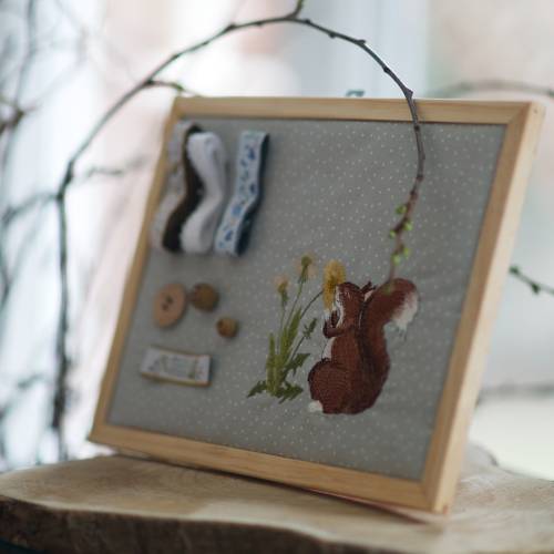 Stickdatei Eichhörnchen mit Löwenzahn