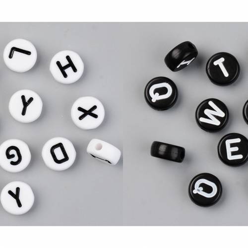 100 Buchstabenperlen, 9,50mm, gemischt, weiss oder schwarz