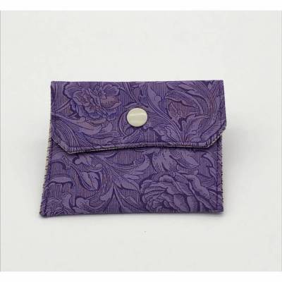 Einfacher Geldbeutel, Kartenetui, in lila mit Blumen-Muster, mit Druckknopf