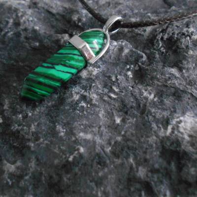 Naturstein Green Malachite   Halskette, Kette Obelisk Kunstleder Esoterik,
