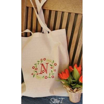 Monogramm  *  N  *  im Frühlings atemberaubendem Blumenkranz - Stickdateien in 5 Größen
