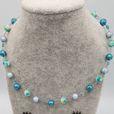 Collier  in verschiedenen  Farben erhältlich 