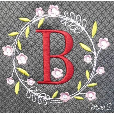 Monogramm  *  B  *  im Frühlings atemberaubendem Blumenkranz - Stickdateien in 5 Größen