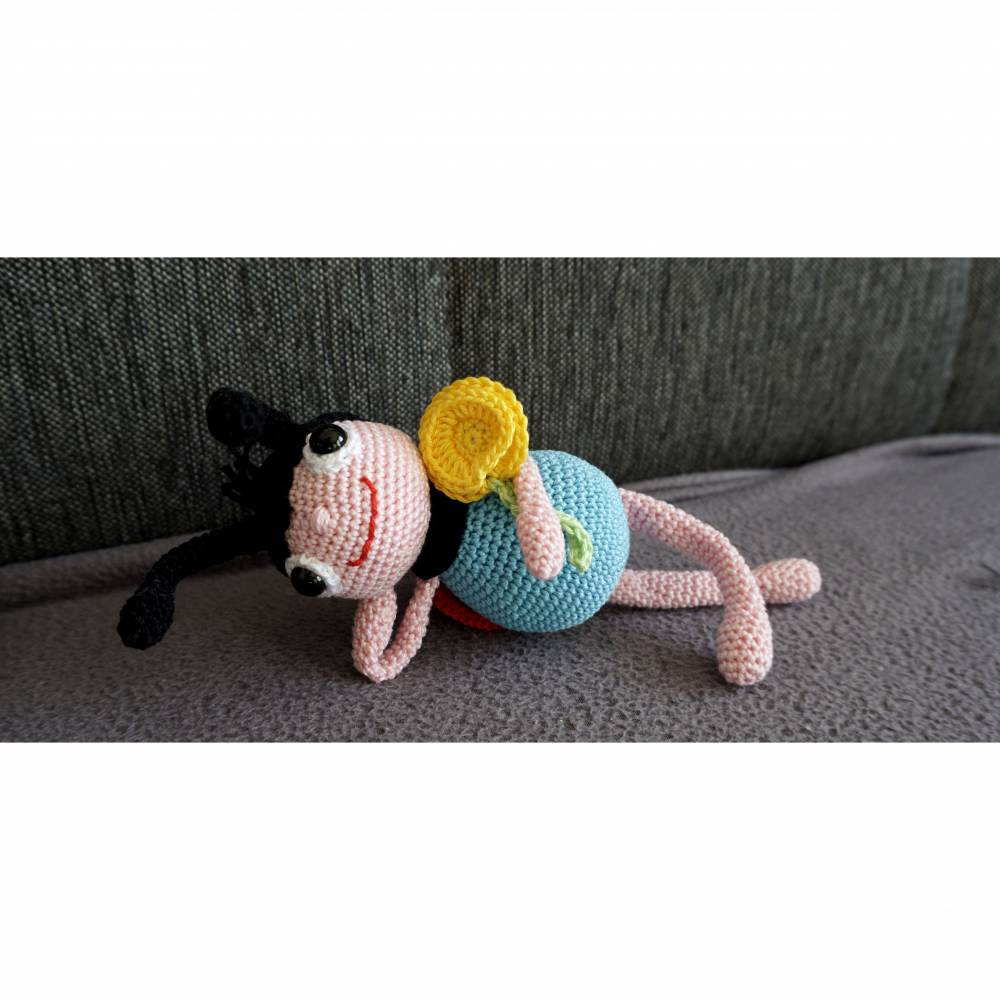 Häkelanleitung für den Marienkäfer Max mit Blume! Bild 7